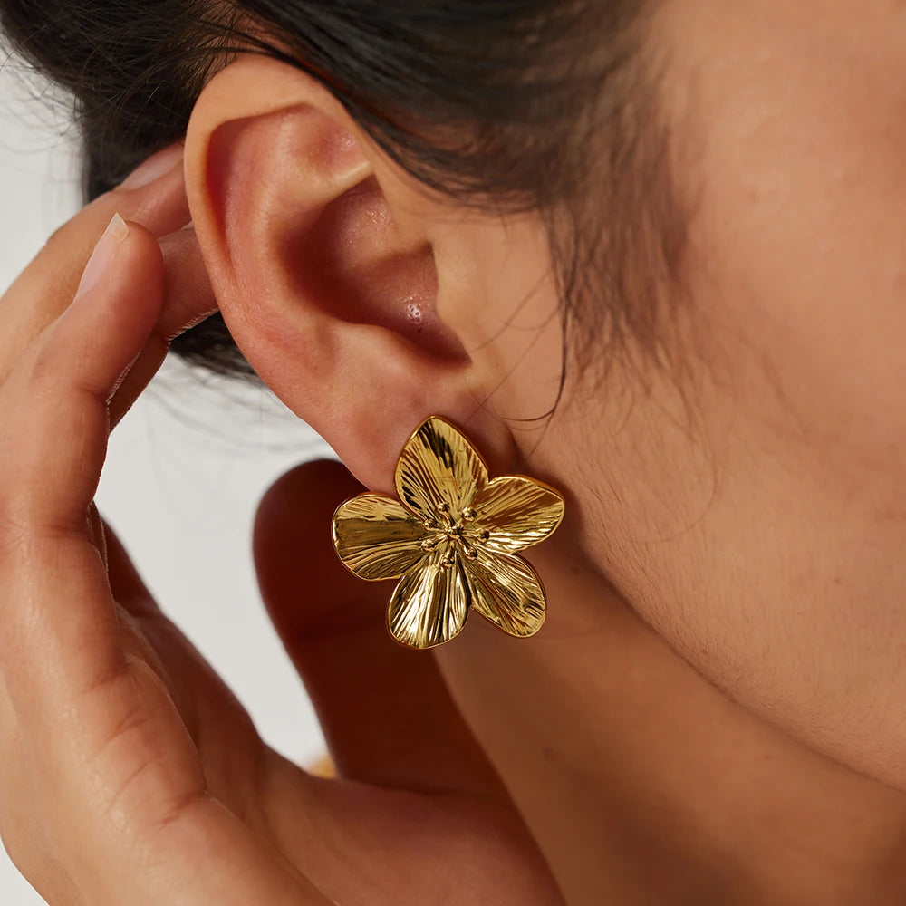 Elegant Bloom 18k Gold Plated Hypoallergenic Vintage Stud Earrings