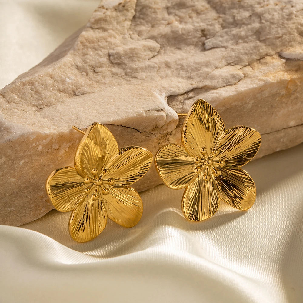 Elegant Bloom 18k Gold Plated Hypoallergenic Vintage Stud Earrings